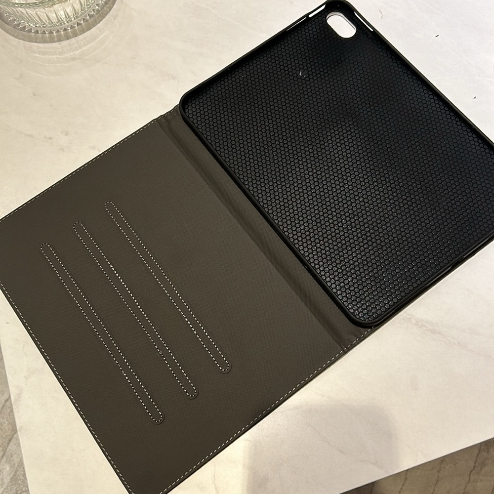 IPAD 10TH GENERATION CASE - Picture 2 of 5